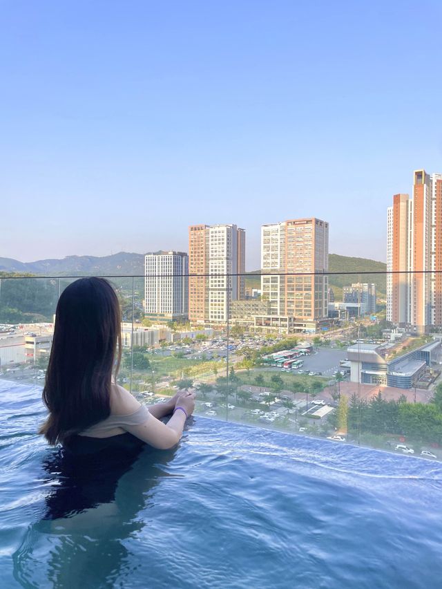 오픈형 루프탑 인피니티풀 수영장 호캉스 🫧🏙️🤍