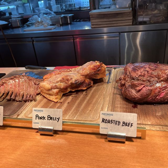海鮮及燒牛肉無限添加的weekend brunch