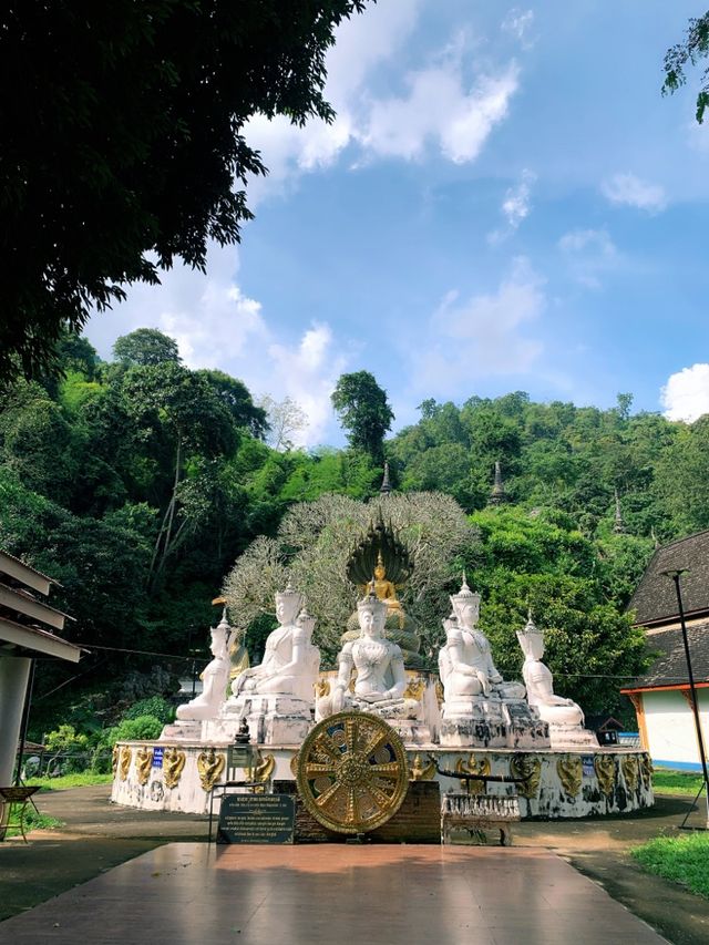 ย้อนเวลาไปวัดถ้ำเชียงดาว