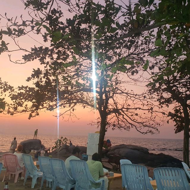 ชมพระอาทิตย์ตกที่หาดลับพัทยา