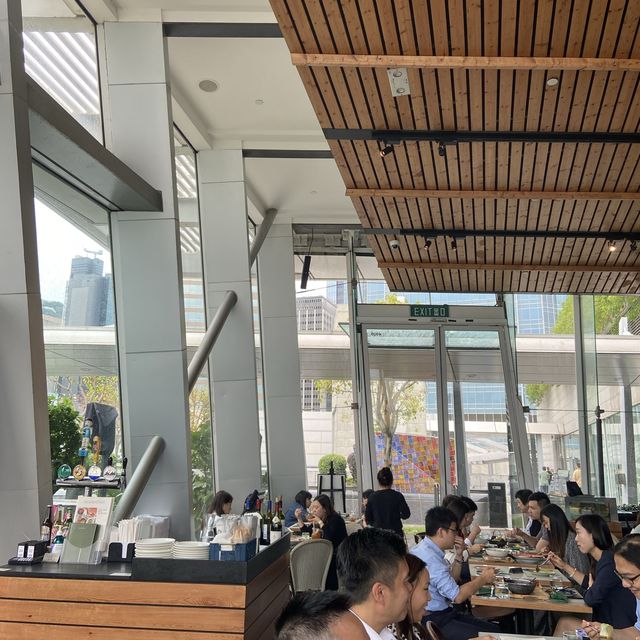 環境很好！可以欣賞維多利亞港，港灣美景！