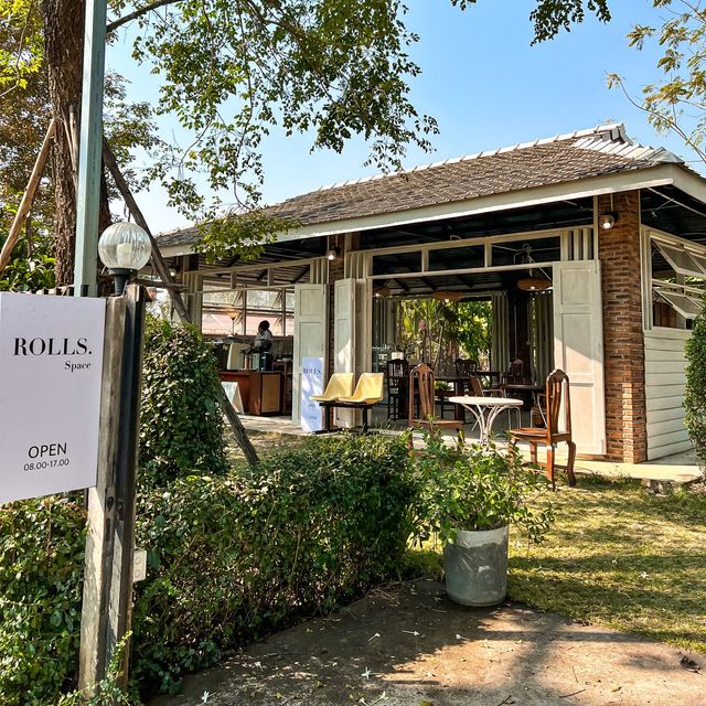 ROLLs.space cafe