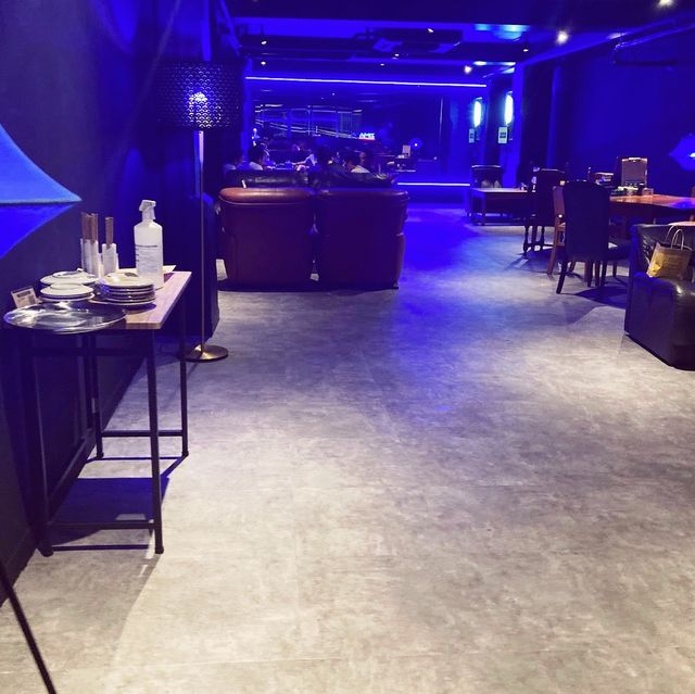 【大阪梅田】オシャレな空間でワイワイ飲む