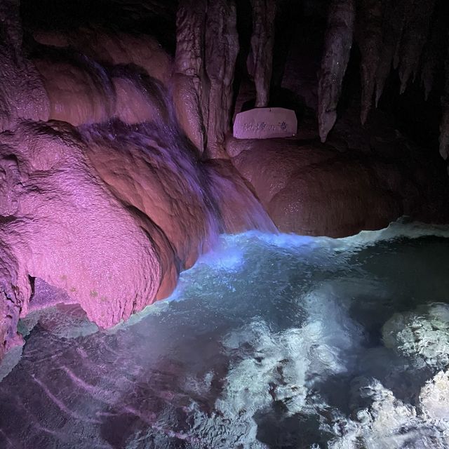 沖縄本島「玉泉洞」地底の絶景！幻想的な空間