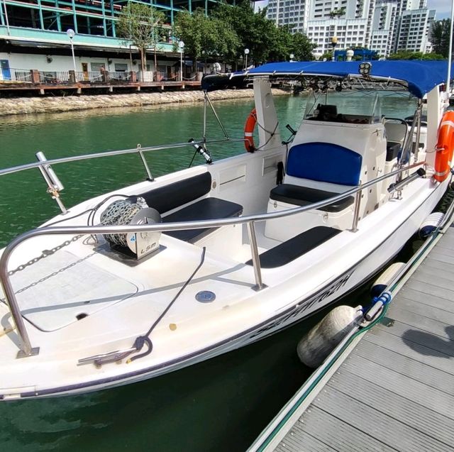 Boat tour in Singapore sea