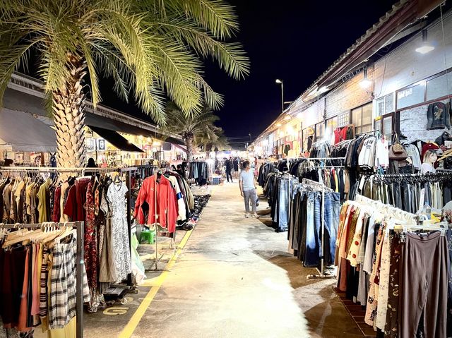 เที่ยวตลาดนัดรถไฟ มาด้วยรถไฟฟ้า สถานีสวนหลวง ร.9 