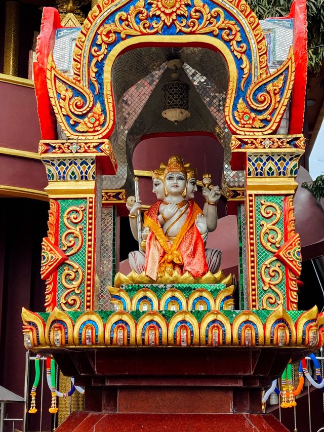 ขอพรปีใหม่วัดแขกเทพฮินดู “วัดเทพมณเฑียร” 