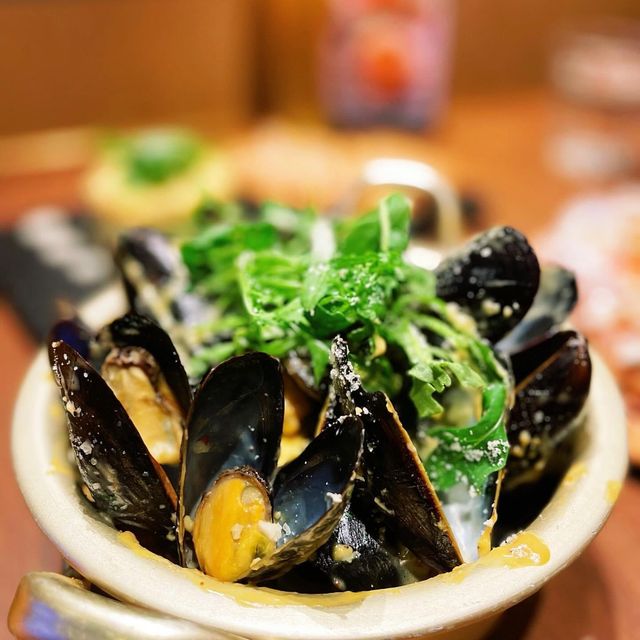 「必食邪惡芝加哥pizza及魚香青椒炸雞」
