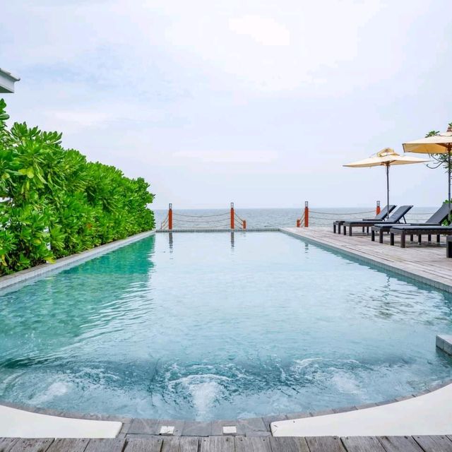 De Chaochom Hua Hin [ เดอเจ้าจอม ]