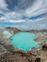 印尼 | 世界上極罕有湖水藍色嘅火山口湖🩵