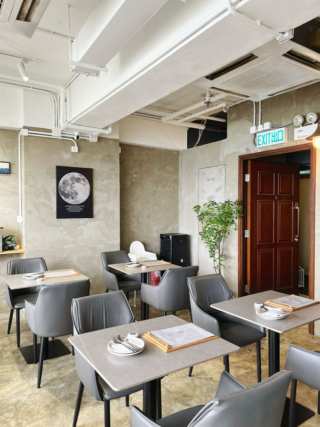 銅鑼灣海景工業水泥風咖啡店