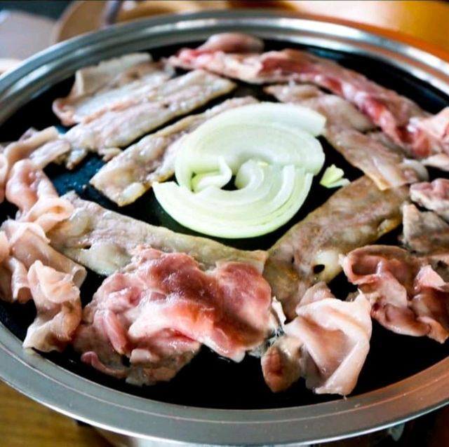 พามาทานบุฟเฟ่ต์ หมูกระทะ 