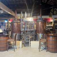 Awesome brewhouse by the beach🍻