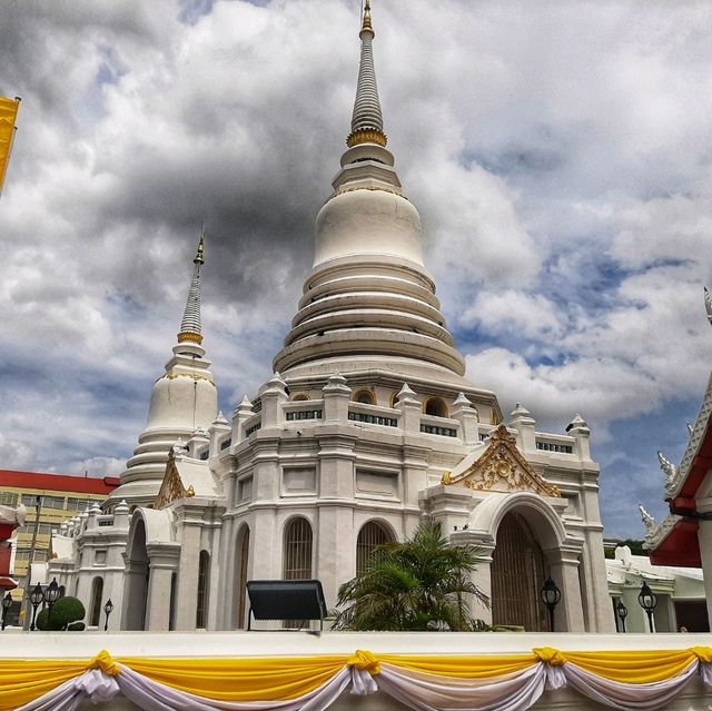 สักการะพระสิทธารถ ณ วัดพิชยญาติการามฯ