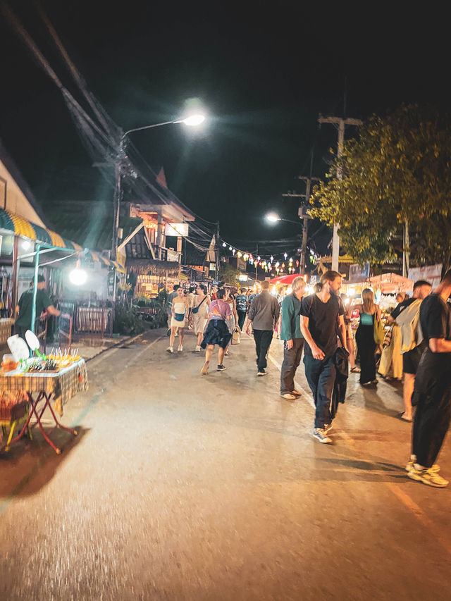 Pai Walking Street: A Vibrant Nighttime Bazaar