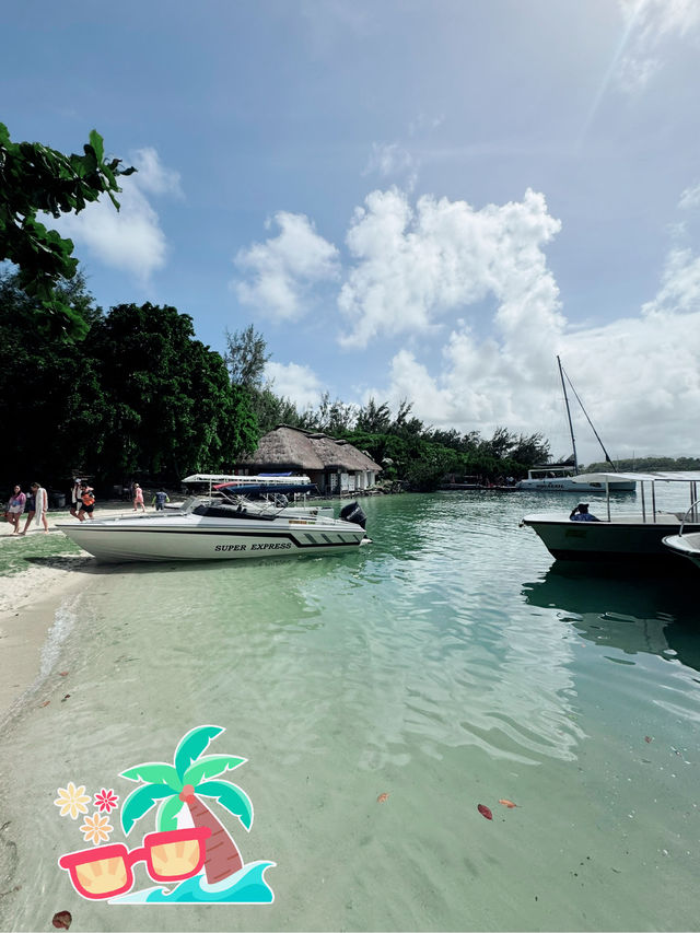🏝️🇲🇺 Ile Aux Cerf tour on a crystal glass bottom boat