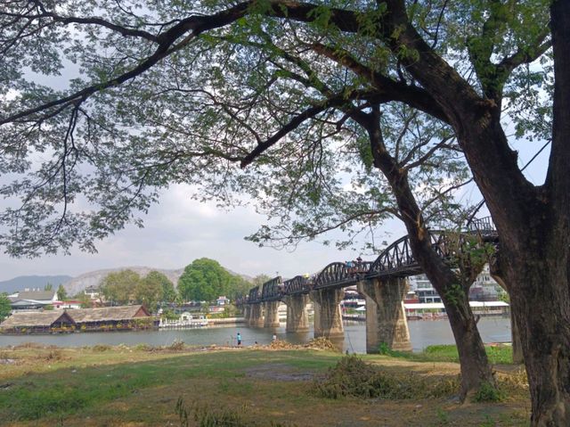 นั่งรถไฟไปเมืองกาญจน์