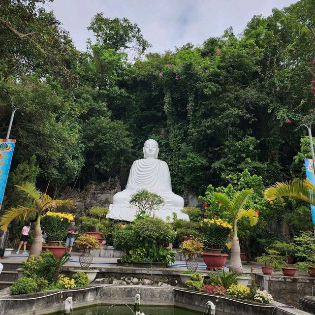 The Marble Mountains : ภูเขาหินอ่อน