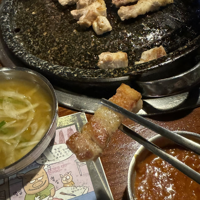 韓国/ソウル【東大門】サムギョプサル
