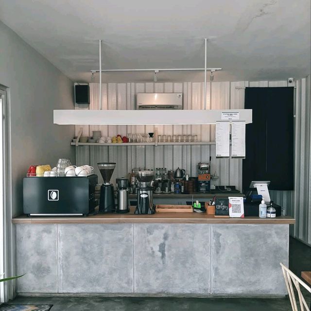 I LIKE THE AMBIANCE HERE