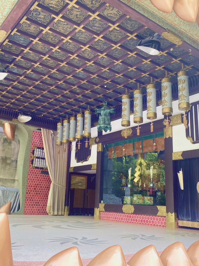 【獅子頭の形をした舞台がユニーク🦁難波八阪神社⛩️】