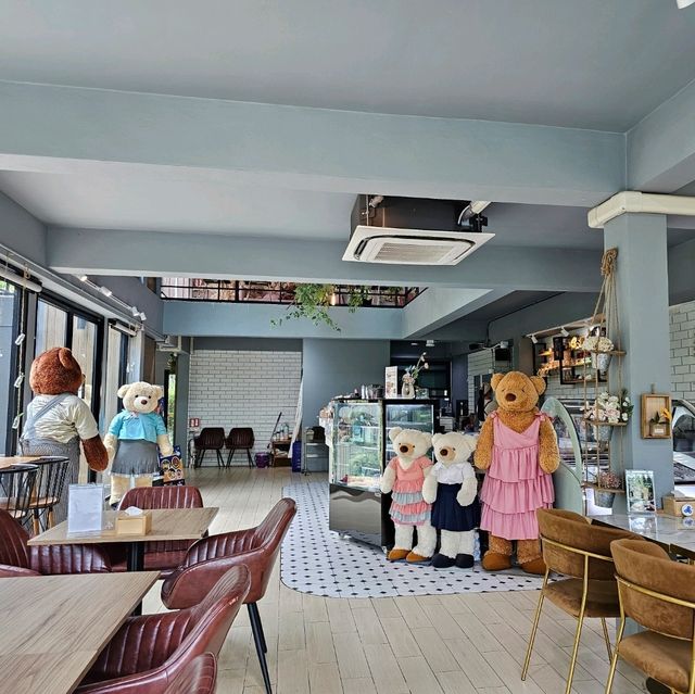 Aomkod Cafe in Amphawa