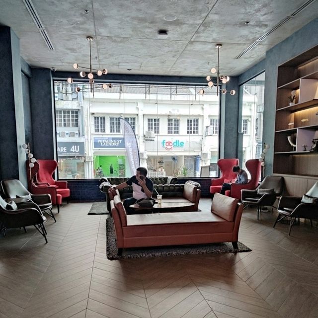 🇲🇾 Travelodge: Comfort and Care in the Heart of Chinatown!
