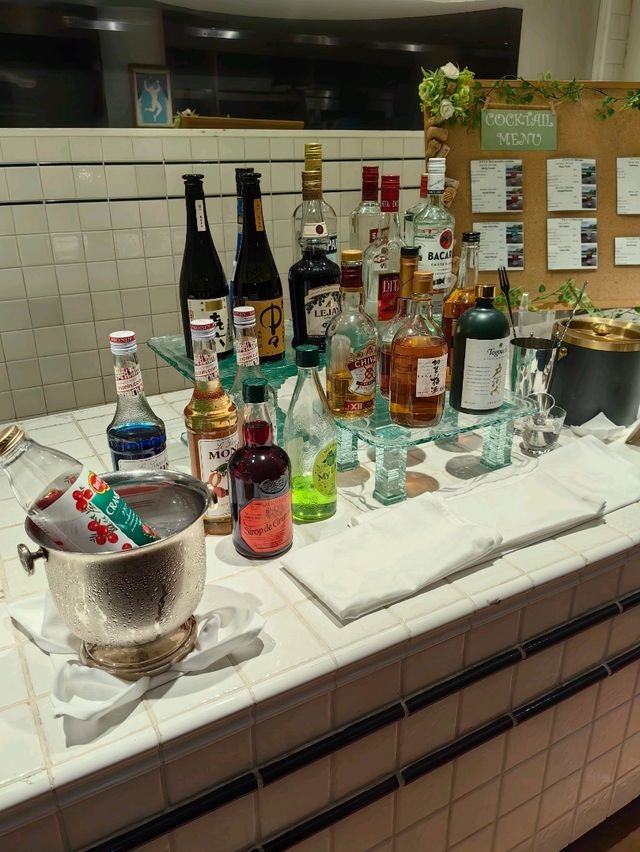 「橫濱洲際酒廊：無限供應飲品，晚上有現做Pizza」