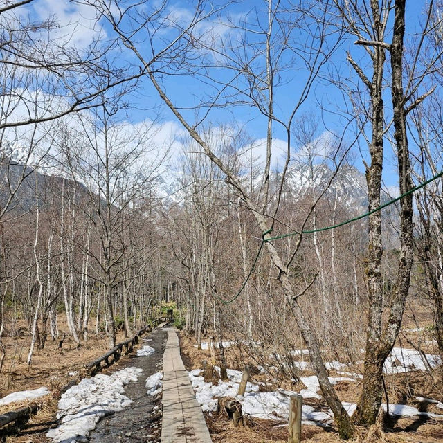 上高地絕美景緻，穗高連峰壯麗山景。
