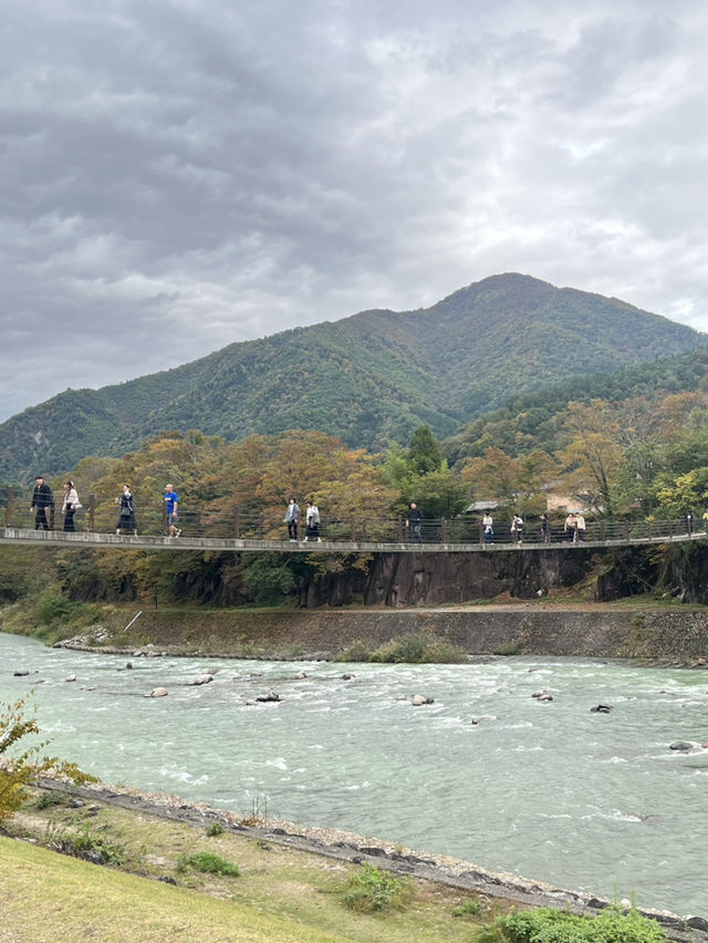 秋高氣爽的白川鄉