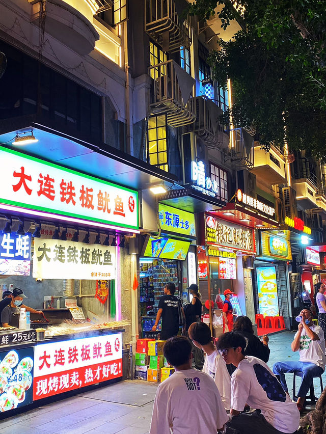 Food street is a must in every country 🥨