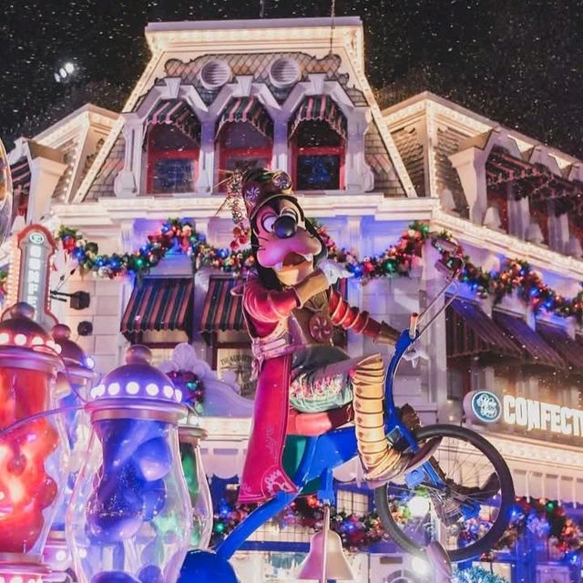 The Disney World Christmas Parade, Florida 