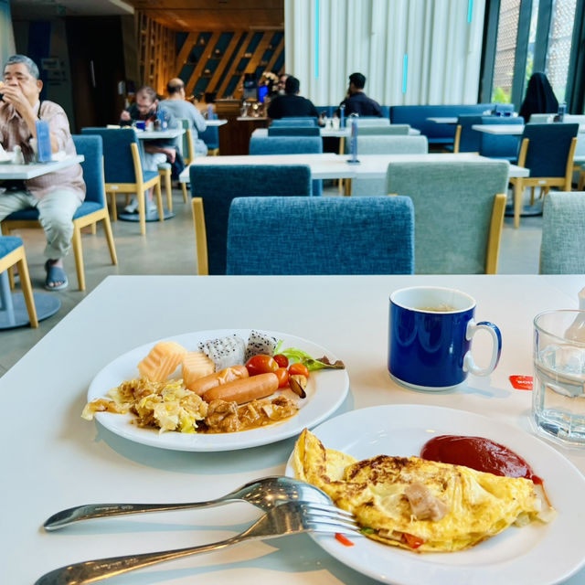 Holiday Inn Soonvijai Comfort and Convenience