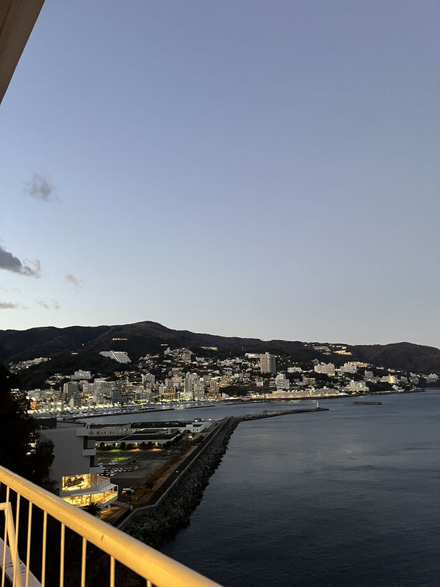 【熱海🇯🇵】海鮮食べ放題！ウェルカムドリンク有！3種類のお風呂を楽しめる最高ホテル🏨