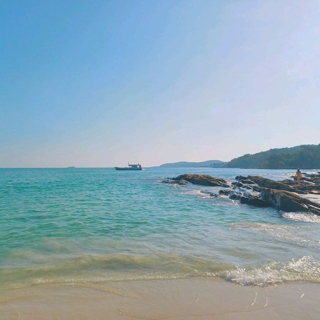 泰國沙美島最大的海灘景點:鑽石海灘。適合休閒娛樂游泳拍照📸