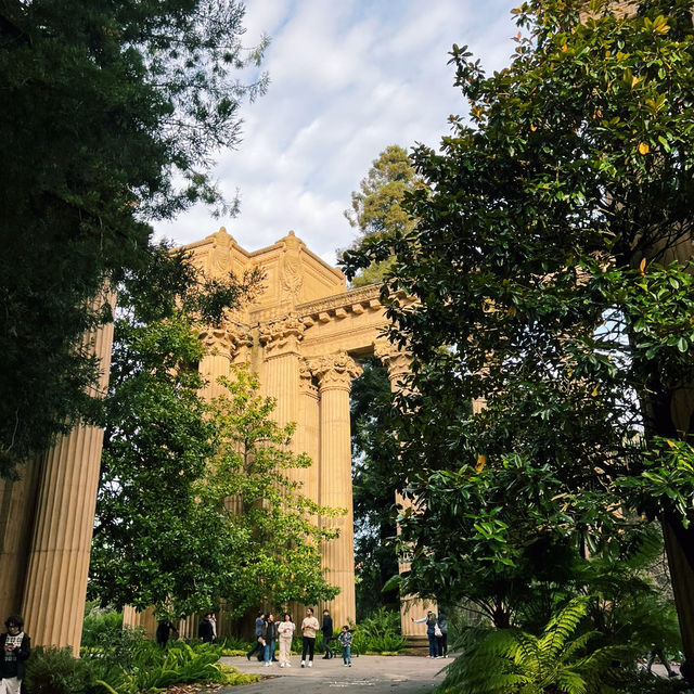 Palace of Fine Arts 充滿古羅馬/希臘色彩的藝術宮