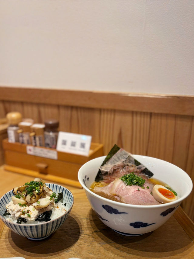 🍜 京都拉麵狂粉必吃清單！這次要帶大家去的是京都河原町附近的拉麵名店麵屋豬一
