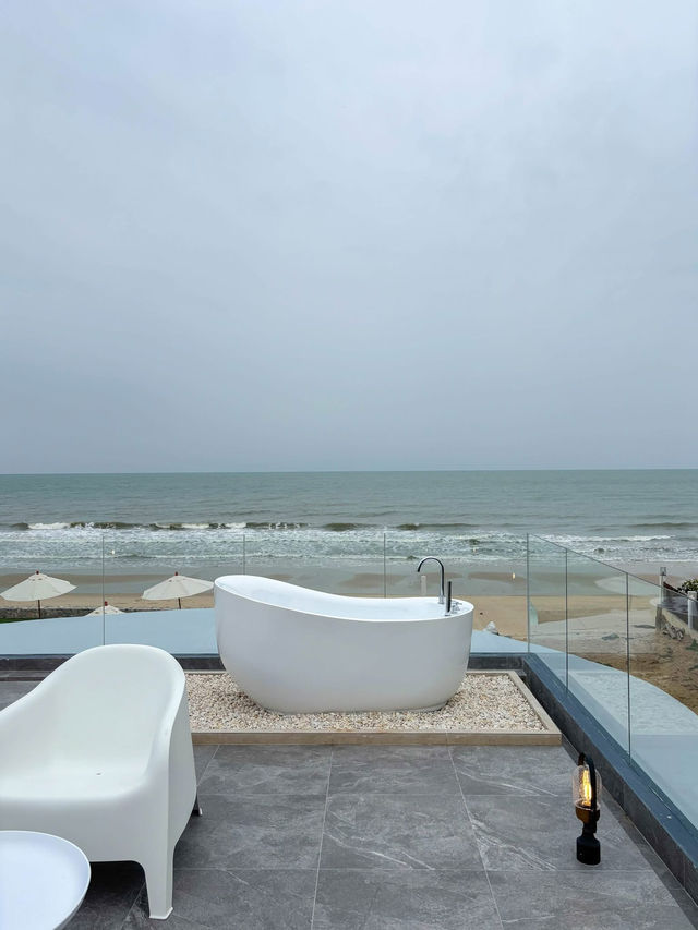 Mira Beachfront Pool Villa Cha-am