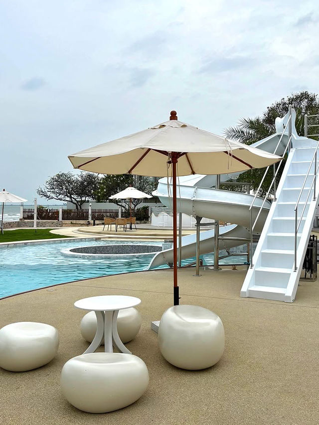 Mira Beachfront Pool Villa Cha-am