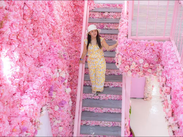 คาเฟ่ ธีมดอกไม้ฟรุ้งฟริ้งไปหมด 🌸🌼