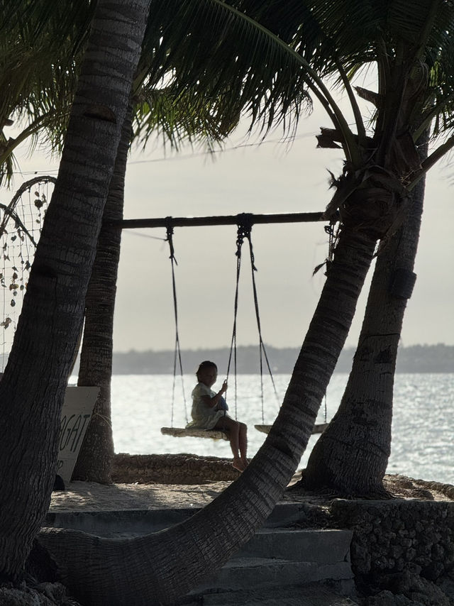 SOLO BEACH CAMP: NOISE OF THE WAVES