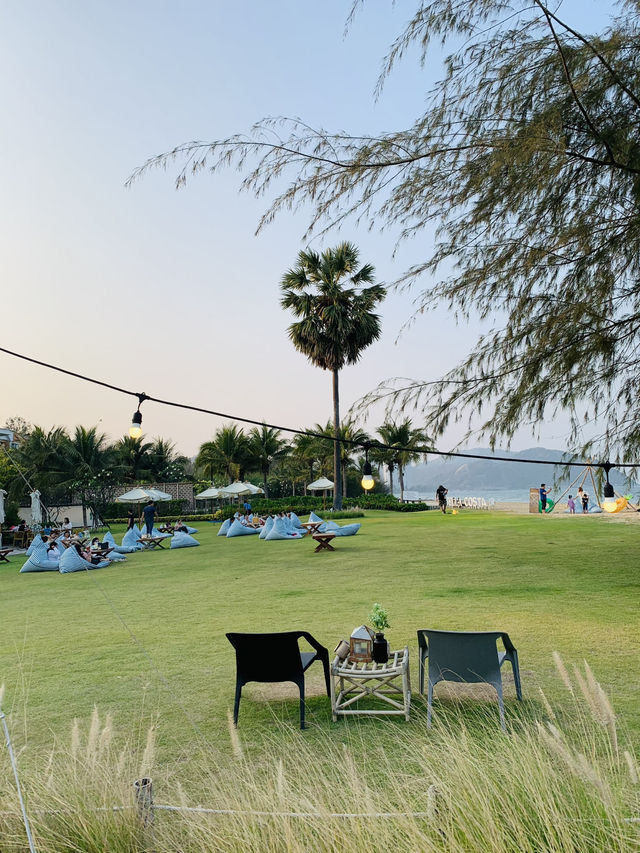 คาเฟ่ริมทะเลสุดชิล ที่ Eureka Beach Cafe หัวหิน