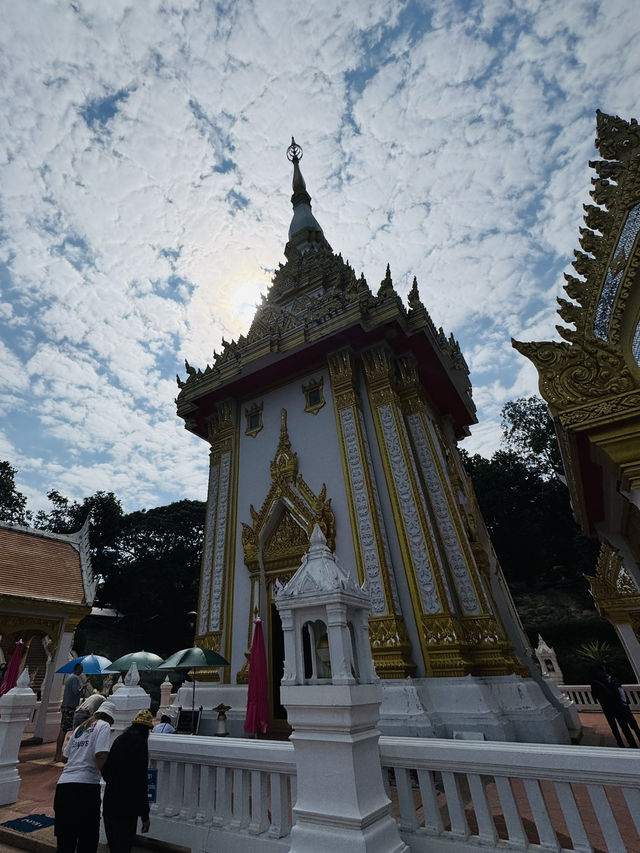 วัดพระพุทธบาทภูควายเงิน ไหว้รอยพระพุทธบาท