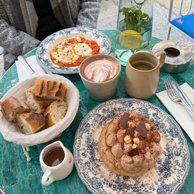 A genuine spot with food and views