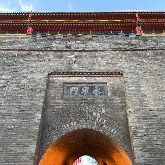 夜遊西安城牆，燈會點亮千年古都