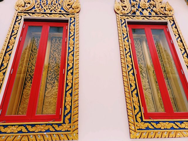 泰國曼谷湄南河畔著名古跡皇家寺廟景點：Wat Uthai Tharam，雄偉泰式寺廟建築群，適合打卡拍照📸