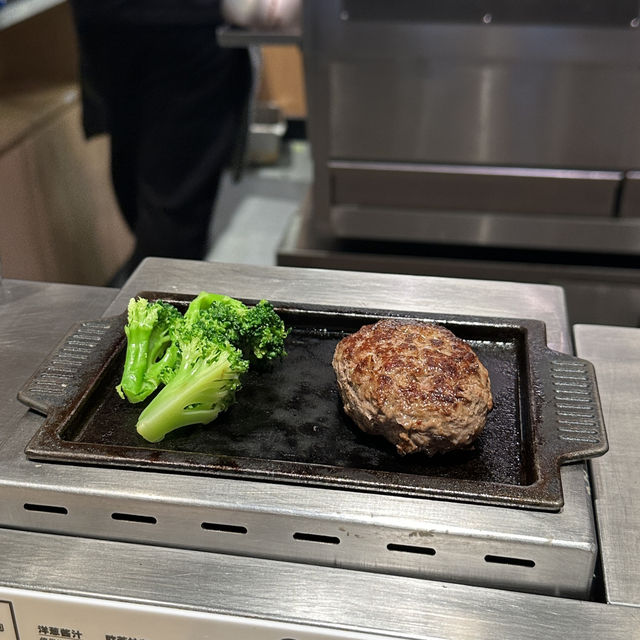 칭다오 완상청에 생긴 함박스테이크 신상맛집 (肉肉大米）