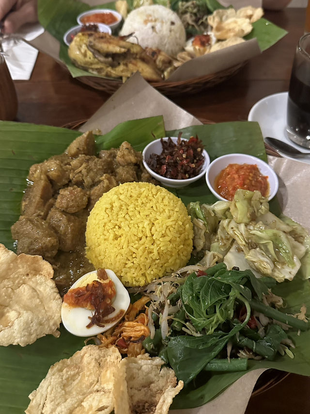 How to get the best of the adrenaline rush and relaxing calm of Kuala Lumpur at the same time?!