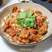 หมูหันหม่อมถนัดแดก 
