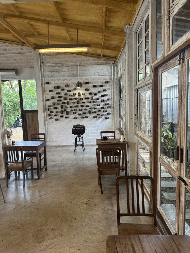 คาเฟ่ลับกลางสวนเขียว Slole Cafe & Garden โชคชัย4